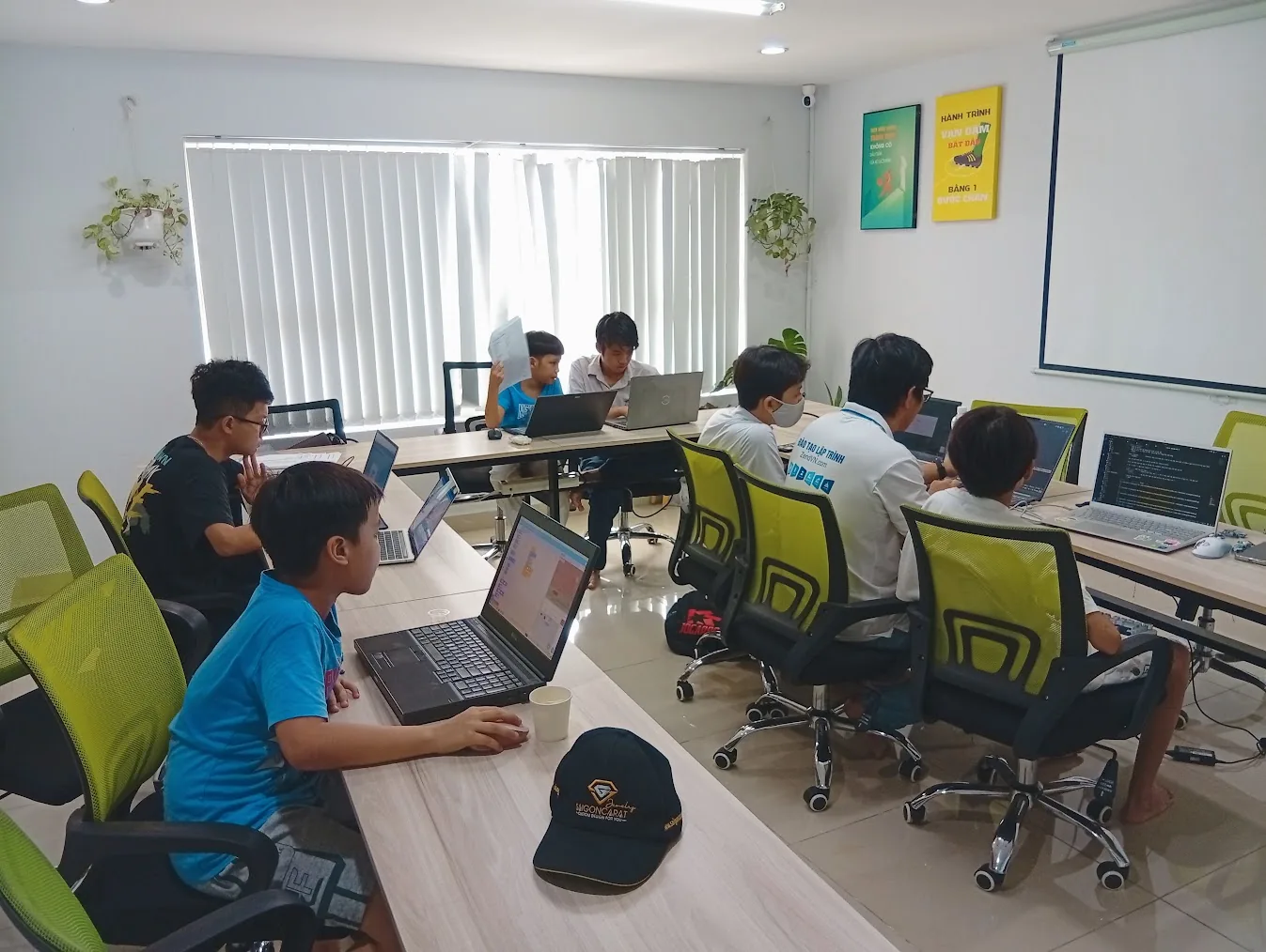 Hình ảnh lớp học Python tại ConCanCode