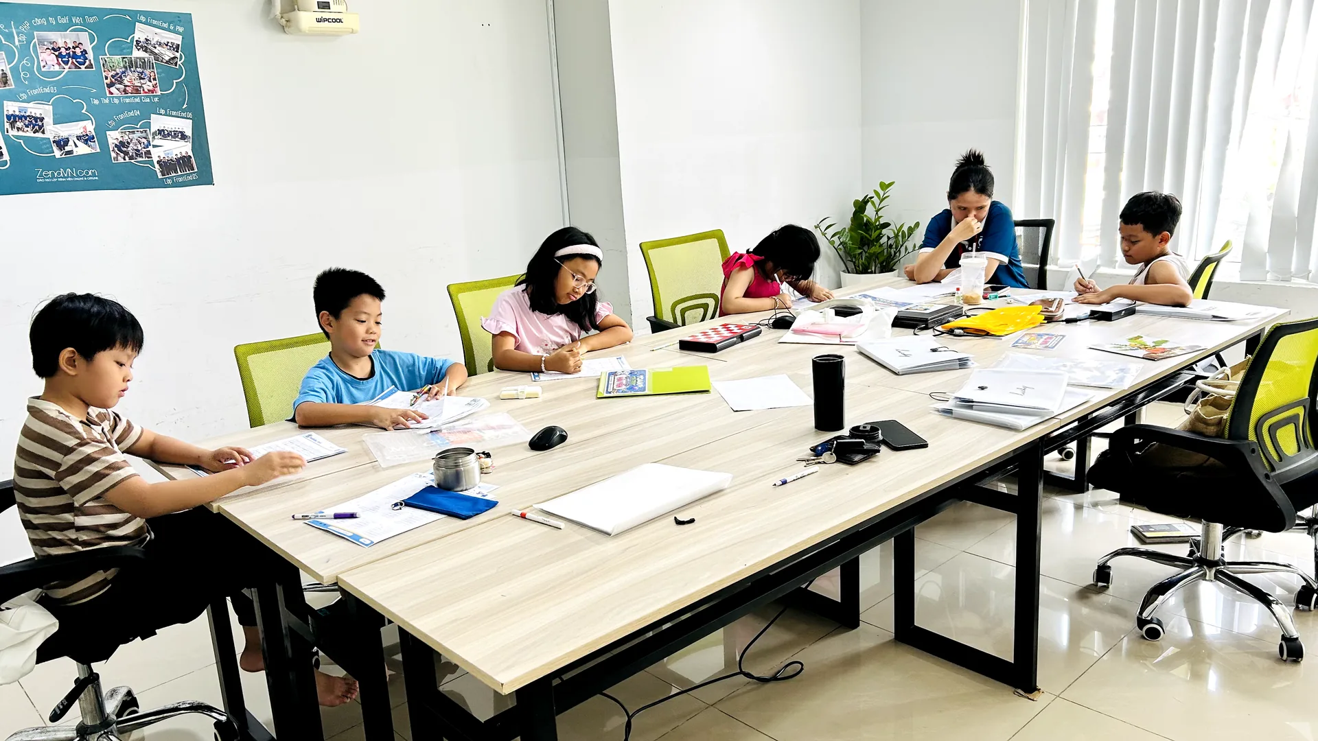 Hình ảnh lớp học Toán tư duy tại ConCanCode